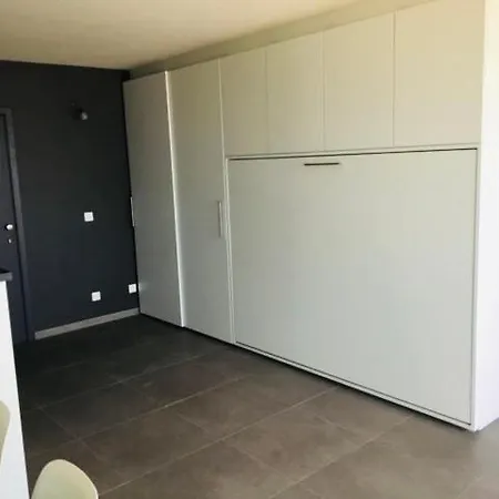 Modern, Fully Renovated Studio With Breathtaking Sea Views On The Promenade In Westende アパート
